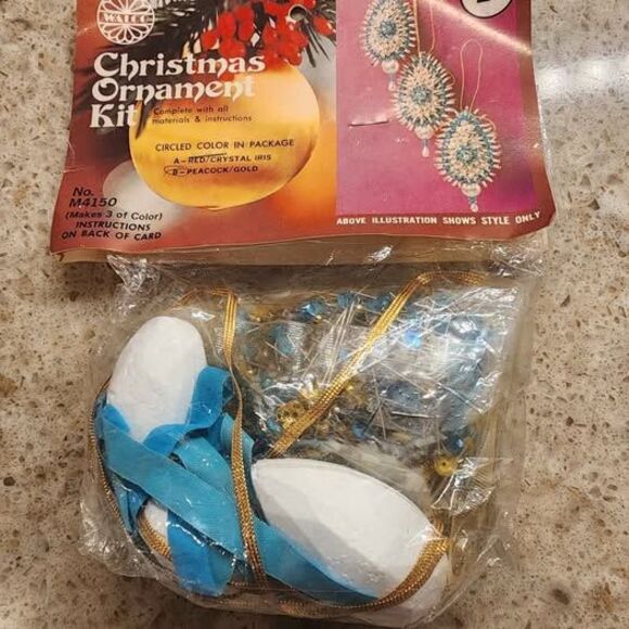 NOS beaded Christmas ornament kit - Picture 1 of 3